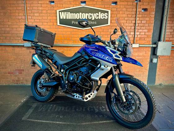 TRIUMPH TIGER 800 XCX TRIUMPH TIGER 800 XCX